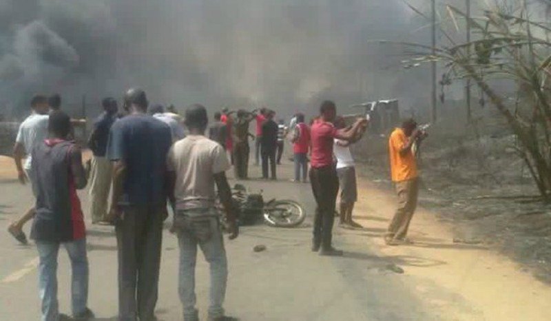 Δεκάδες νεκροί από έκρηξη σε διυλιστήριο στη Νιγηρία (βίντεο)