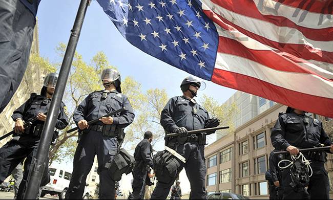 Στοιχείο σοκ! Οι αστυνομικοί στις ΗΠΑ σκότωσαν το 2015 σχεδόν 1.000 πολίτες!