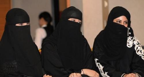 Σαουδική Αραβία: Άρχισε η ψηφοφορία για τις δημοτικές εκλογές, τις πρώτες στις οποίες μπορούν να συμμετάσχουν οι γυναίκες