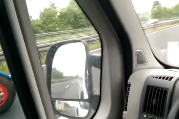 Δεν θα πιστεύετε τι έκανε προσπέραση στην Autobahn! (video)