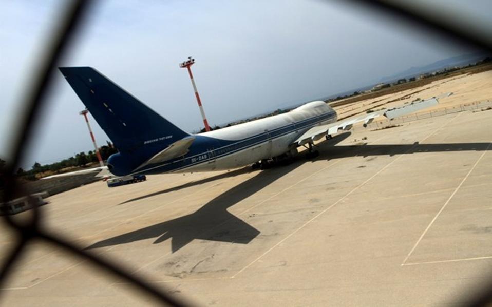 Η πρώτη ιδιωτικοποίηση επί  ΣΥΡΙΖΑ: Έπεσαν οι υπογραφές μεταξύ της κυβέρνησης για τα 14 περιφερειακά αεροδρόμια