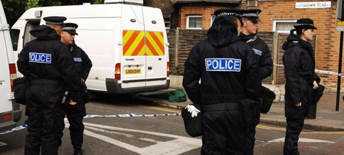 Άνδρας με μαχαίρι έσπειρε τον τρόμο σε εμπορικό του Λονδίνου