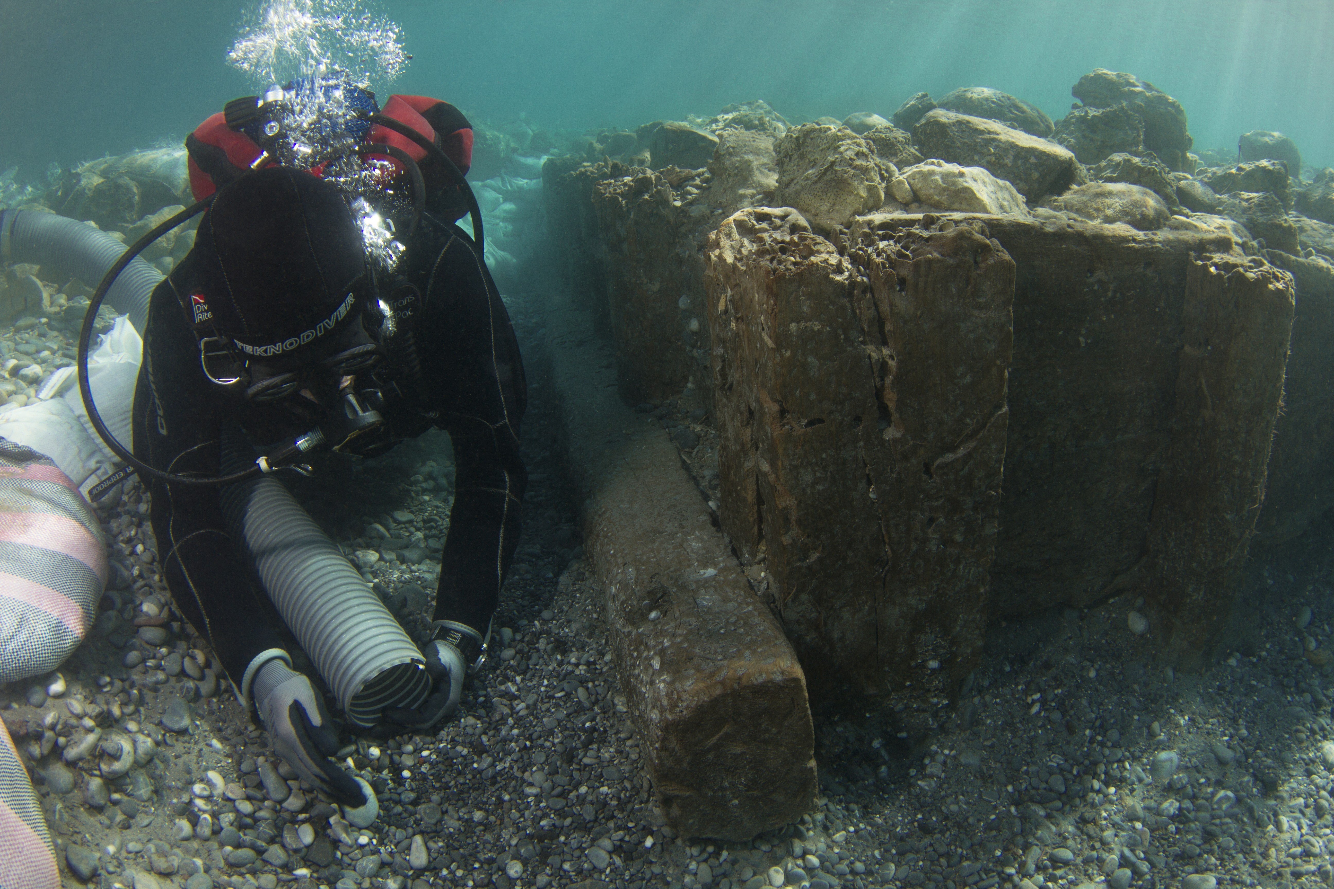 Αρχαιολογική υποβρύχια έρευνα στο λιμάνι του Λεχαίου