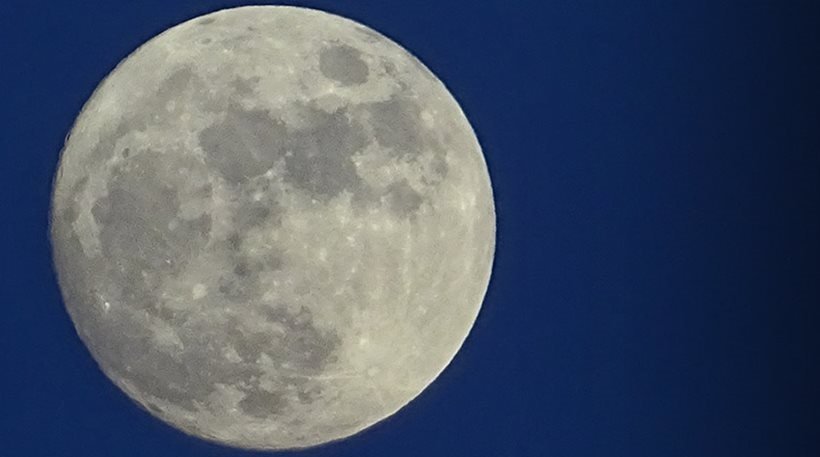 Παγωμένο Φεγγάρι: Χριστουγεννιάτικη πανσέληνος έπειτα από 38 χρόνια! (φωτό)
