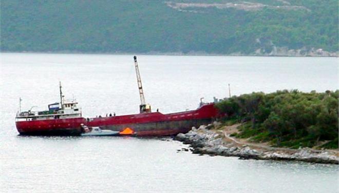 Προσάραξη φορτηγού πλοίου με 9 άτομα πλήρωμα βορειοδυτικά της Αιδηψού