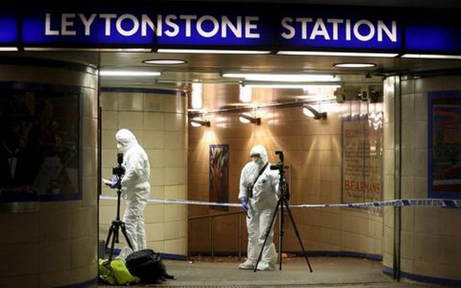 «Δεν είσαι Μουσουλμάνος, αδελφέ» απαντούν οι Βρετανοί μετά την επίθεση με μαχαίρι στο μετρό του Λονδίνου