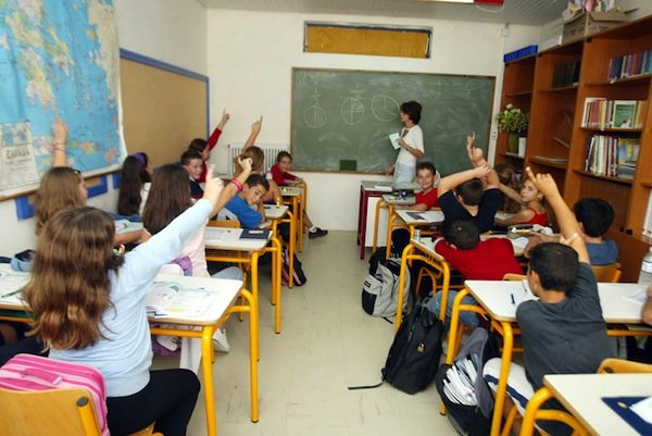 Δεκατιανό παρέχεται σε 11.000 μαθητές δημοτικών σχολείων & νηπιαγωγείων στην Αθήνα