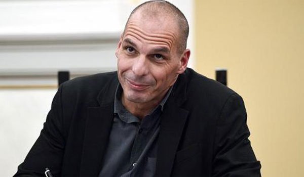 Ελληνες βουλευτές ξεκοκάλισαν αρνάκι με ονόματι «Βαρουφάκης»