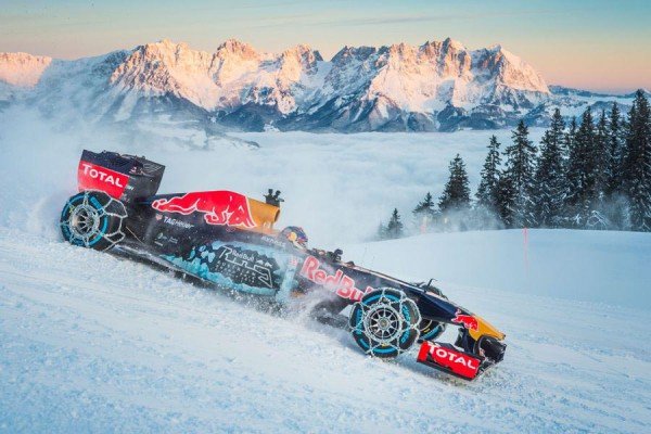 Formula 1 με αλυσίδες σε χιονοδρομικό κέντρο! (video)