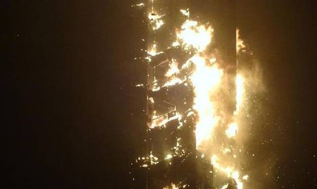 Πυρκαγιά Ντουμπάι: Φωτογράφος «κρεμάστηκε» στο κενό για να γλιτώσει