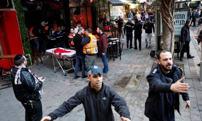 Βίντεο σοκ: Ένοπλος ανοίγει πυρ σε μπαρ του Τελ Αβίβ - Δύο νεκροί, δύο σοβαρά τραυματίες
