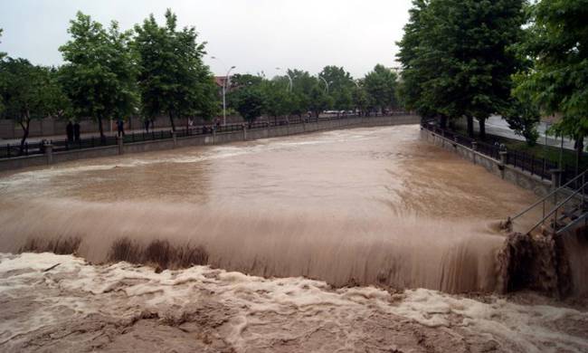 Αλβανία: Μεγάλες καταστροφές από τις σφοδρές βροχοπτώσεις