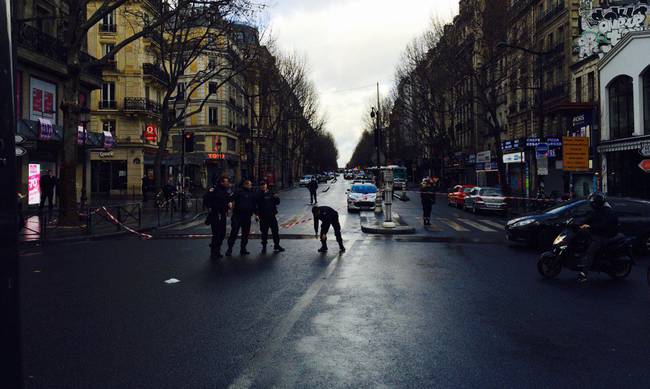 Επίθεση Παρίσι: Νεκρός ο άνδρας που επιχείρησε να εισβάλει σε αστυνομικό τμήμα