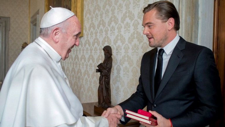 Ο Λεονάρντο Ντι Κάπριο συνάντησε τον Πάπα Φραγκίσκο (βίντεο)