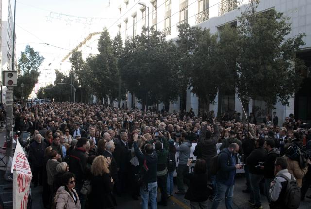 Χιλιάδες δικηγόροι, μηχανικοί και γιατροί βρέθηκαν στην Αθήνα για το ασφαλιστικό