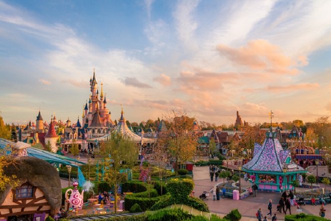 ΗΠΑ: Η Disneyland σχεδιάζει να ανοίξει εκ νέου για το κοινό "έως τα τέλη Απριλίου"