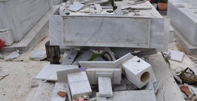 Αγνωστοι προκάλεσαν καταστροφές σε νεκροταφείο στο Ναύπλιο