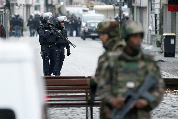 Παρατείνεται κατά τρεις μήνες η κατάσταση έκτακτης ανάγκης στη Γαλλία
