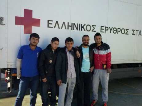Διανομή ανθρωπιστικής βοήθειας σε πρόσφυγες και μετανάστες στο Κέντρο Φιλοξενίας Προσφύγων στον Ελαιώνα