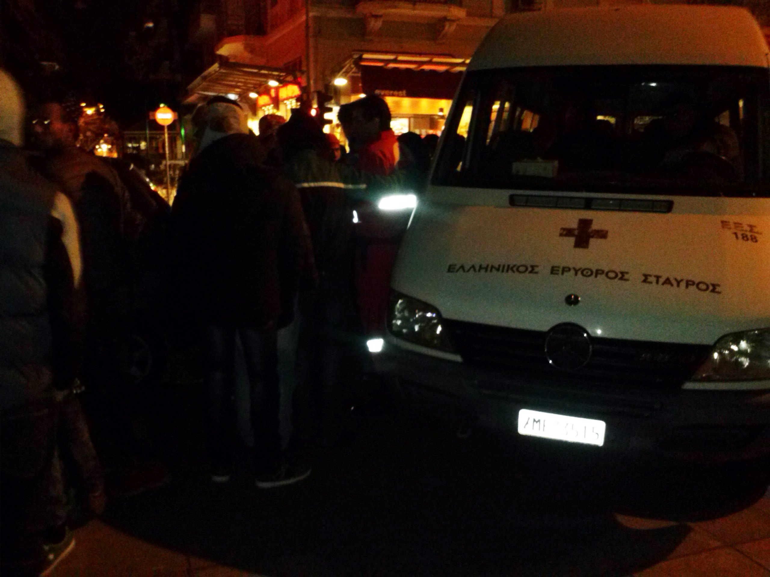Κλιμάκια του Ελληνικού Ερυθρού Σταυρού υποστηρίζουν  τους άστεγους και τους μετανάστες που ζουν στο κέντρο της Αθήνας