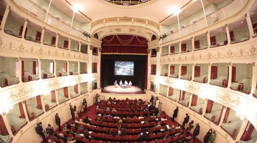 Το παλαιότερο θέατρο της Φλωρεντίας άνοιξε μετά από 20 χρόνια με...μόδα