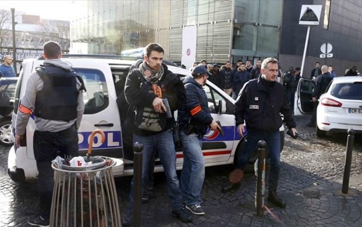 Σχέσεις με το Ισλαμικό Κράτος είχε ο άνδρας που επιχείρησε να εισβάλει σε αστυνομικό τμήμα στο Παρίσι