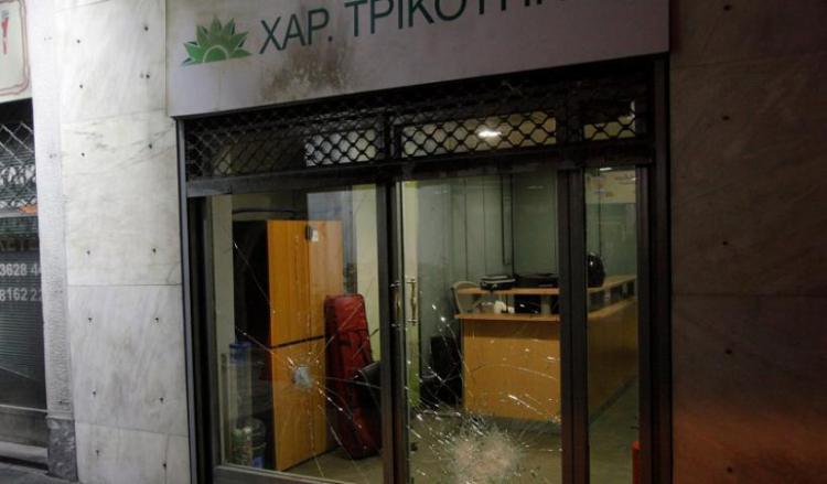 Επίθεση με μολότοφ στα γραφεία του ΠΑΣΟΚ στη Χαριλάου Τρικούπη