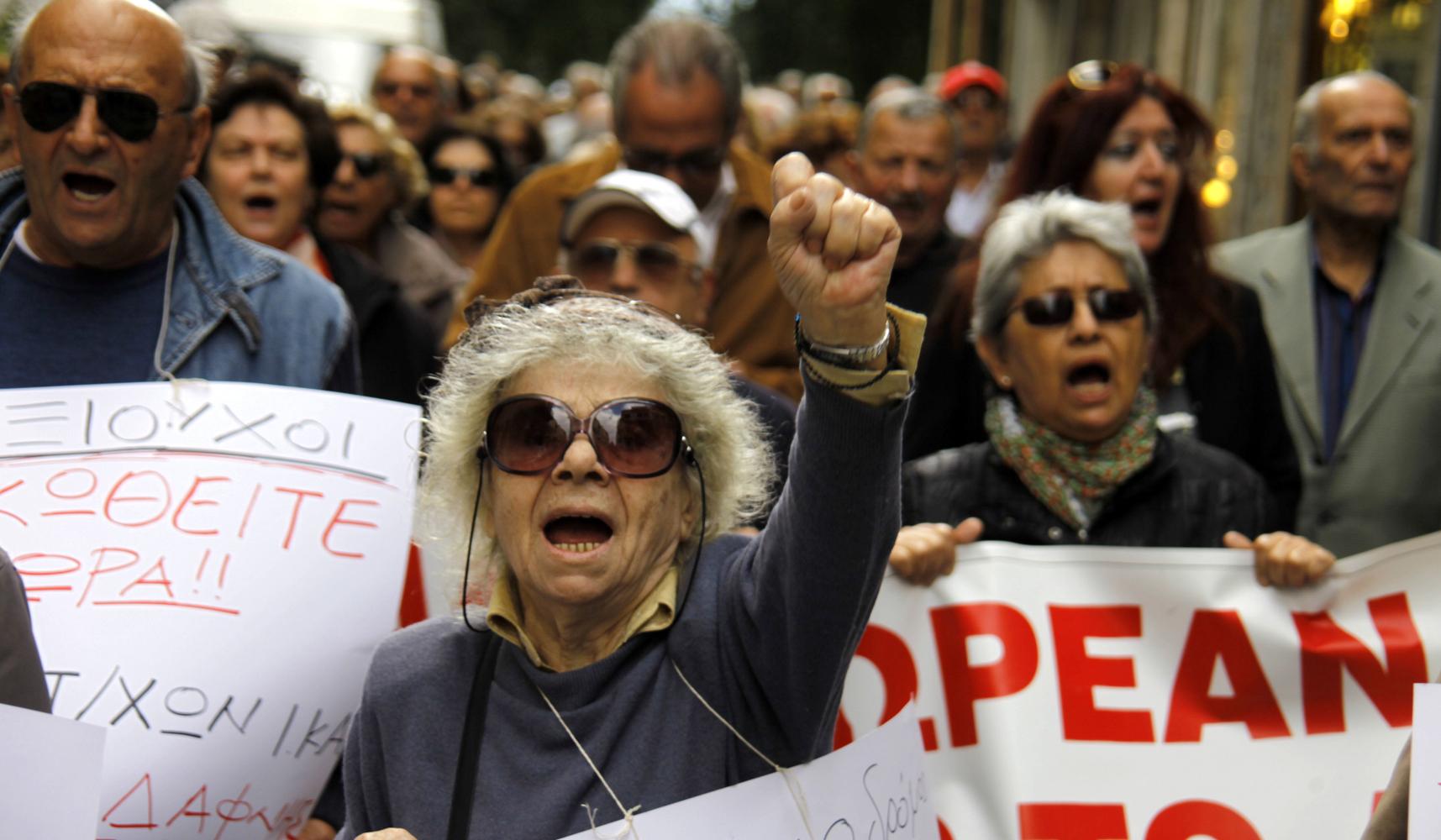 Διαμαρτυρήθηκαν οι συνταξιούχοι έξω από το υπουργείο Εργασίας για το Ασφαλιστικό