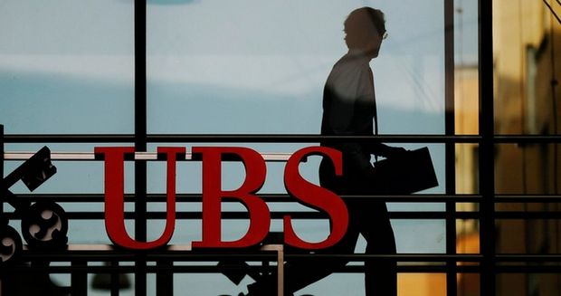 Δεσμεύουν όλους τους λογαριασμούς μεγαλοκαταθετών της UBS (;)