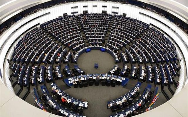 Το Ευρωκοινοβούλιο θα προωθήσει τη νομοθεσία για να παραμείνει η Βρετανία στους κόλπους της ΕΕ