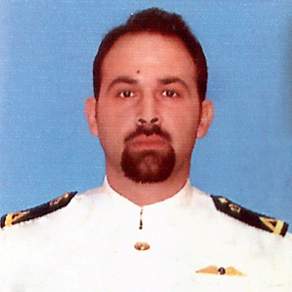 (Ξένη Δημοσίευση) Φωτογραφία αρχείου του Ελευθέριου Ευαγγέλου μέλος του πληρώματος του ελικοπτέρου του πολεμικού ναυτικού που συνετρίβη χθες στο νησί  Κινάρο, Παρασκευή 12 Φεβρουαρίου 2016. ΑΠΕ-ΜΠΕ/ΓΡΑΦΕΙΟ ΤΥΠΟΥ ΓΕΝ/STR