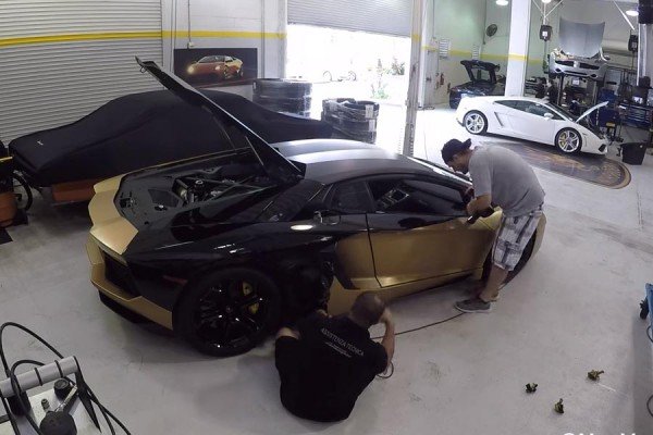 Αφαίρεση μεμβράνης από Lamborghini Aventador (video)