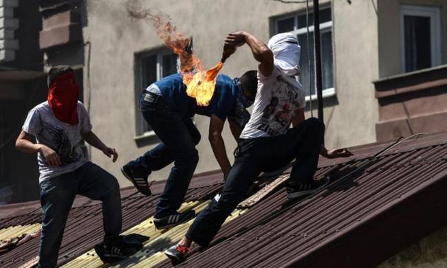 Επιθέσεις με μολότοφ κατά φιλοκυβερνητικών εφημερίδων στην Κωνσταντινούπολη