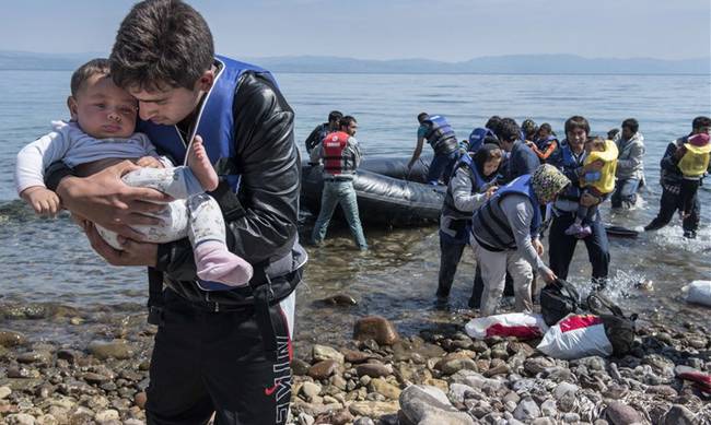 Έκτακτη χρηματοδότηση 12,7 εκατ. ευρώ προς την Ελλάδα από τη Κομισιόν για το προσφυγικό