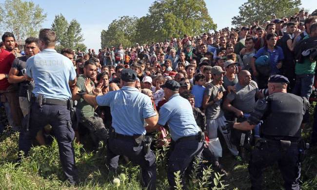 Η Κροατία ενισχύει τους ελέγχους στα σύνορα με τη Σερβία για να περιορίσει το μεταναστευτικό
