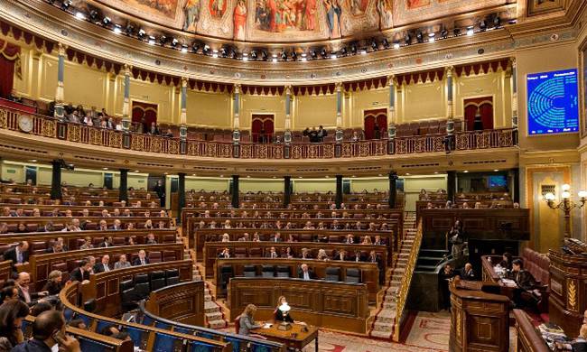 Εντείνονται οι διαπραγματεύσεις για το σχηματισμό κυβέρνησης στην Ισπανία