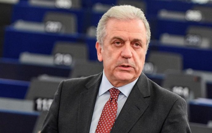 Αβραμόπουλος: Η ΕΕ έχει 10 ημέρες για να περιορίσει τα μεταναστευτικά κύματα, αλλιώς το σύστημα καταρρέει