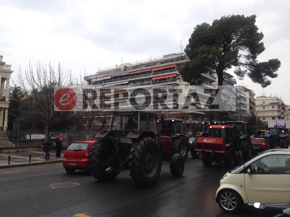 Το κατάφερε κι΄αυτό η κυβέρνηση: Τρακτέρ στο κέντρο της Θεσσαλονίκης (photos)