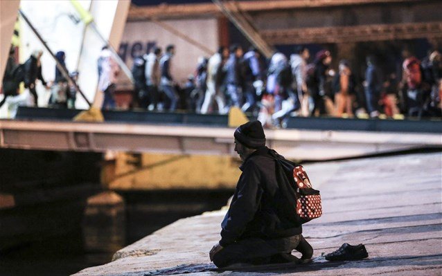 Στον Πειραιά ακόμη 1.280 πρόσφυγες & μετανάστες από Χίο και Λέσβο