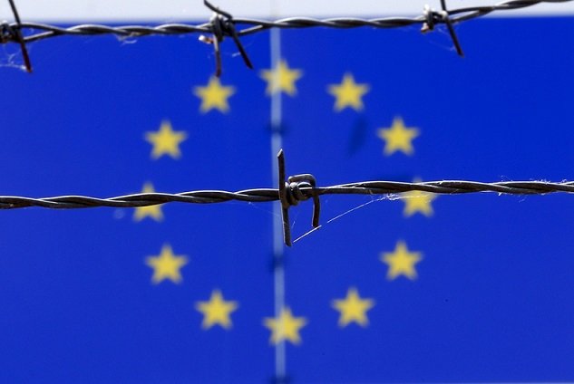 Associated Press: Ειλημμένη απόφαση η διετής αναστολή της ελεύθερης κυκλοφορίας χωρίς χρήση διαβατηρίου εντός ΕΕ