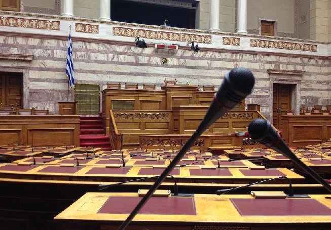 Βουλή: Ποιες είναι οι 16 τροπολογίες που περιλαμβάνονται στο ν/σ για το παράλληλο πρόγραμμα