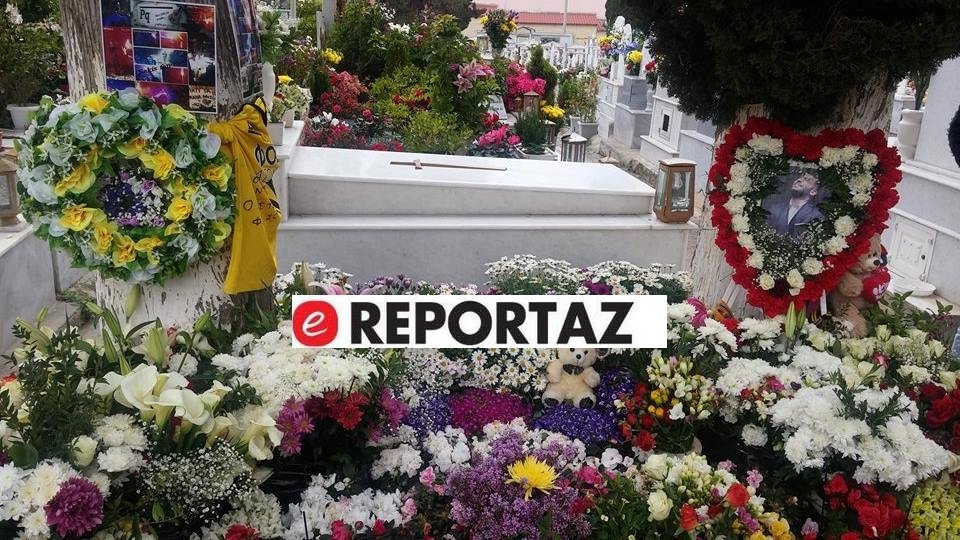 Π. Παντελίδης: Δείτε τα "δώρα" των θαυμαστών του στο νεκροταφείο
