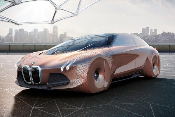 Η BMW γιορτάζει 100 χρόνια με το BMW Vision Next 100