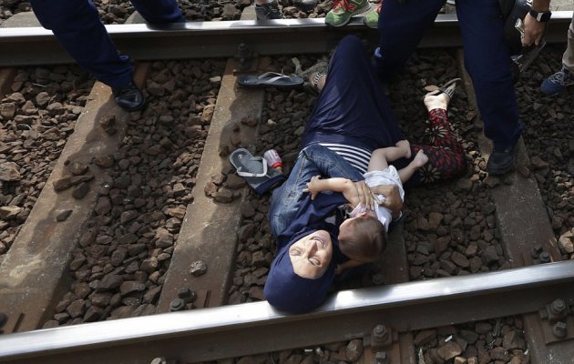Ειδομένη: Συνεχίζεται η διαμαρτυρία των προσφύγων στις σιδηροδρομικές γραμμές