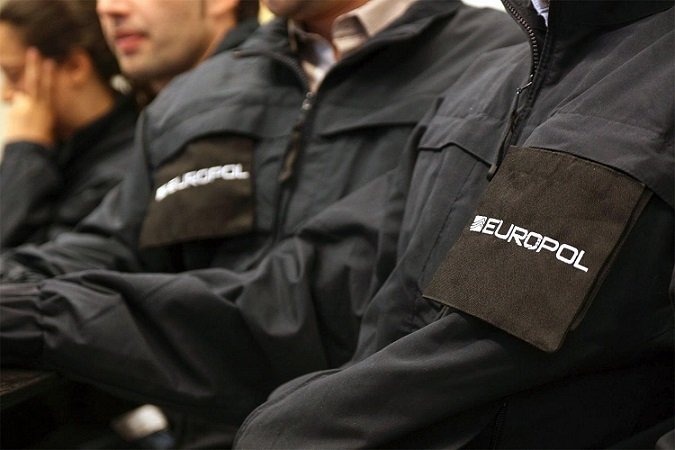 Europol: Είμαστε αντιμέτωποι με την μεγαλύτερη απειλή της τελευταίας 10ετίας - 5.000 ύποπτοι για τρομοκρατία βρίσκονται στην Ευρώπη