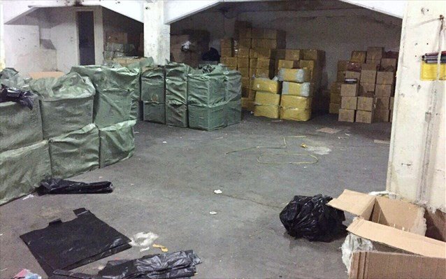 Μοσχάτο: Δύο συλλήψεις σε αποθήκη με προϊόντα «μαϊμού»