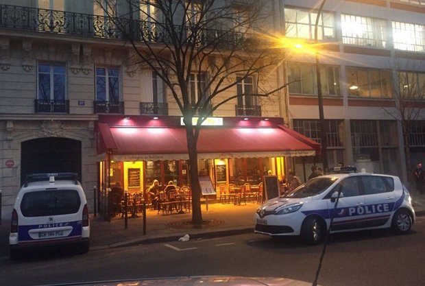 Ένας τραυματίας από πυροβολισμούς έξω από ένα εστιατόριο στο Παρίσι