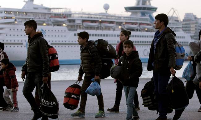 Πάνω από 4.000 πρόσφυγες στο λιμάνι του Πειραιά