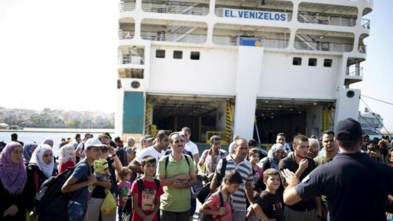 Στη Μαλακάσα οδηγήθηκαν 68 μετανάστες και πρόσφυγες από το λιμάνι του Πειραιά