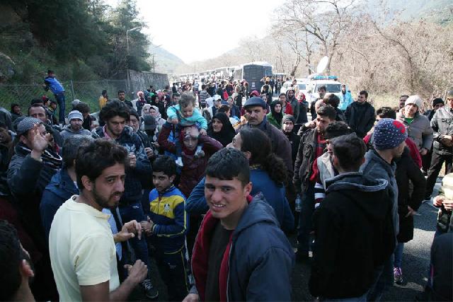 Συνεχίζεται η διαμαρτυρία των προσφύγων σε Ειδομένη, ΠΑΘΕ Θεσσαλονίκης και Πολύκαστρο